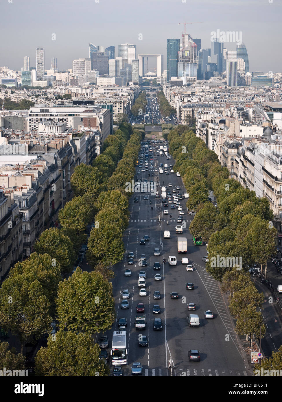 Zeigen Sie an, Avenue De La Grande Armee in Richtung Grande Arche La