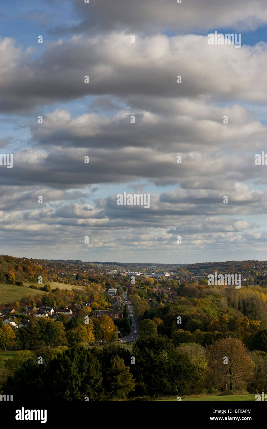 Chilterns ländlichen Landschaft Blick von West Wycombe Park Hill in Richtung High Wycombe, Buckinghamshire UK Stockfoto