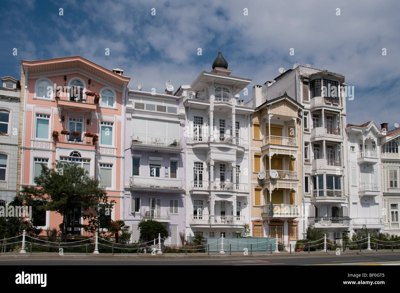 Bebek istanbul bebek bosphorus surrounded -Fotos und -Bildmaterial in ...