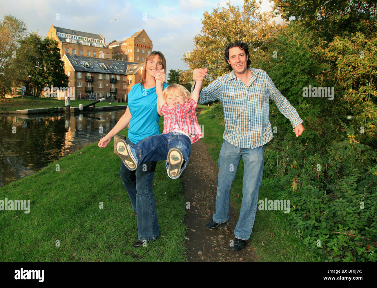 Mama und Papa mit kleinen Sohn Stockfoto