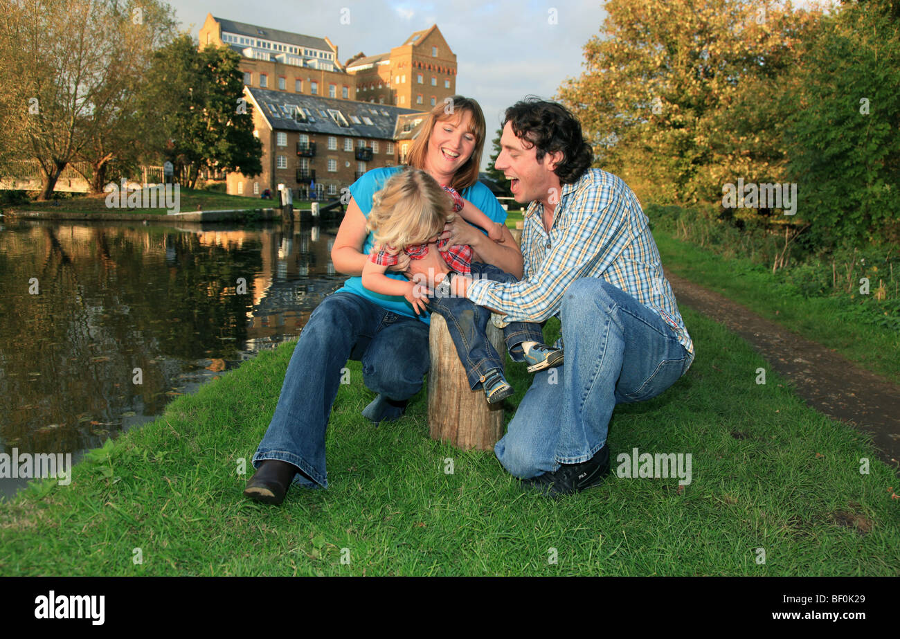 Mama und Papa mit kleinen Sohn Stockfoto