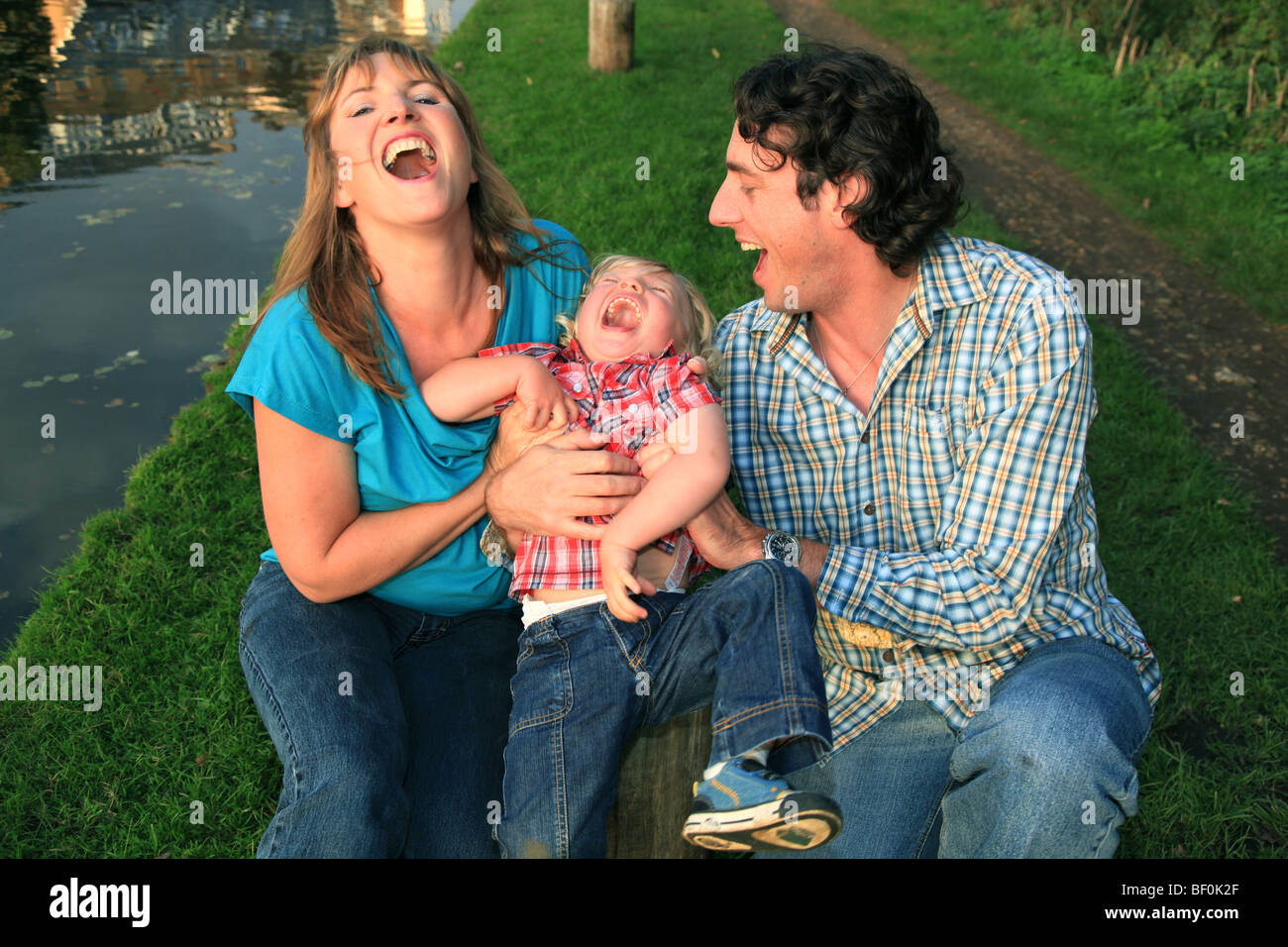 Mama und Papa mit kleinen Sohn Stockfoto