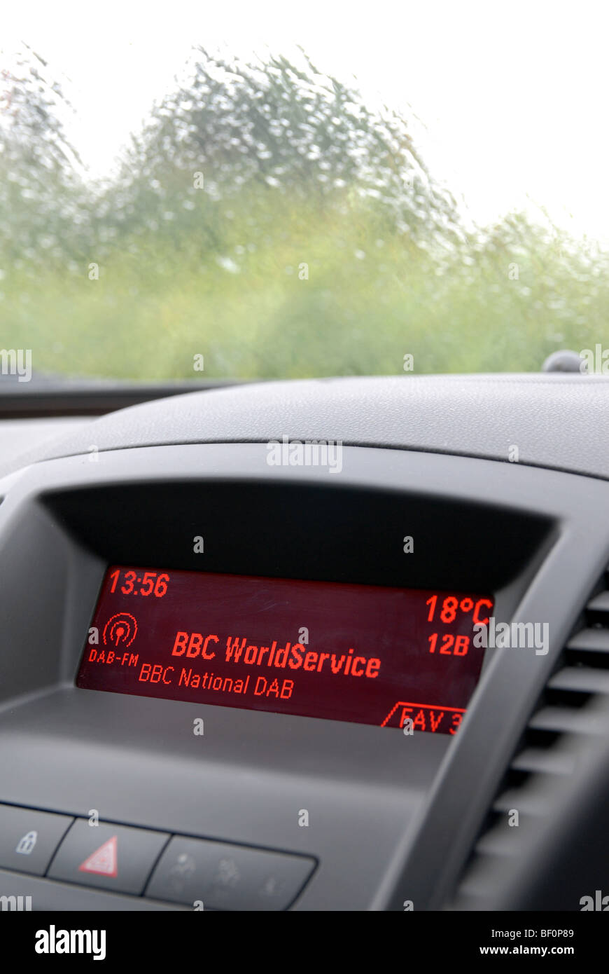 Ein Auto-Radio-Display - anzeigen BBC World Service Stockfoto