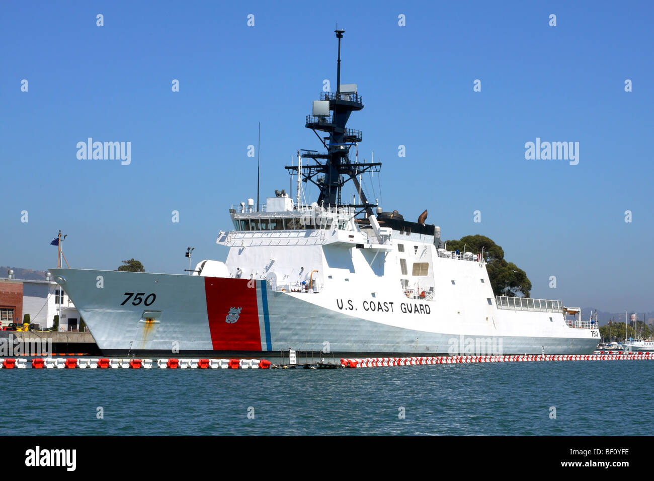 United States Coast Guard Cutter Bertholf angedockt an seinen Heimathafen in Alameda, Kalifornien Stockfoto