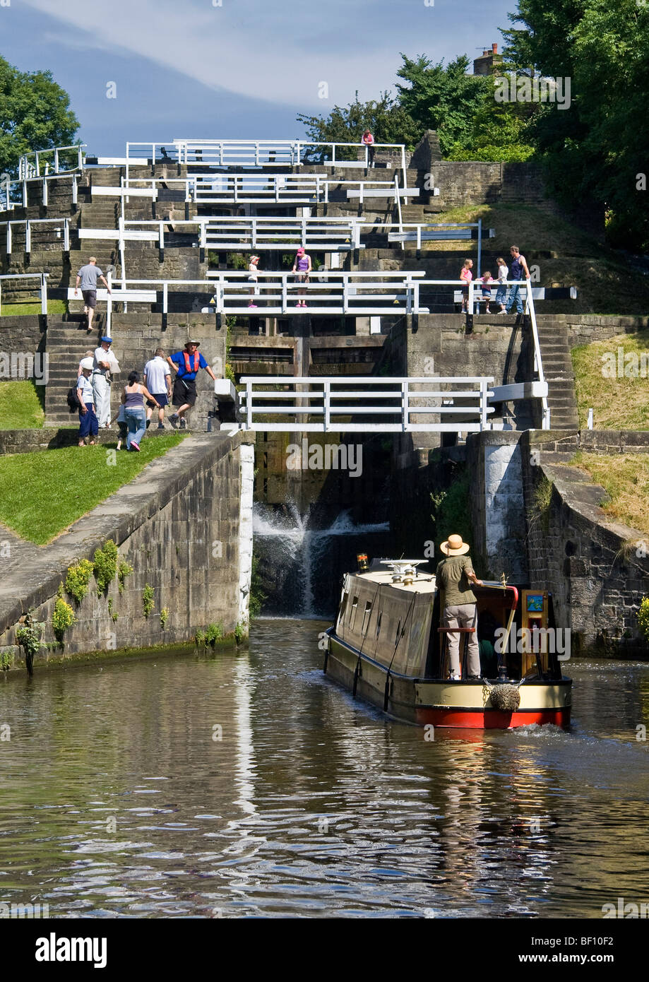 Der gewaltige Anblick der Bingley 5-Aufstieg Sperren aus Leeds & Liverpool Canal Stockfoto