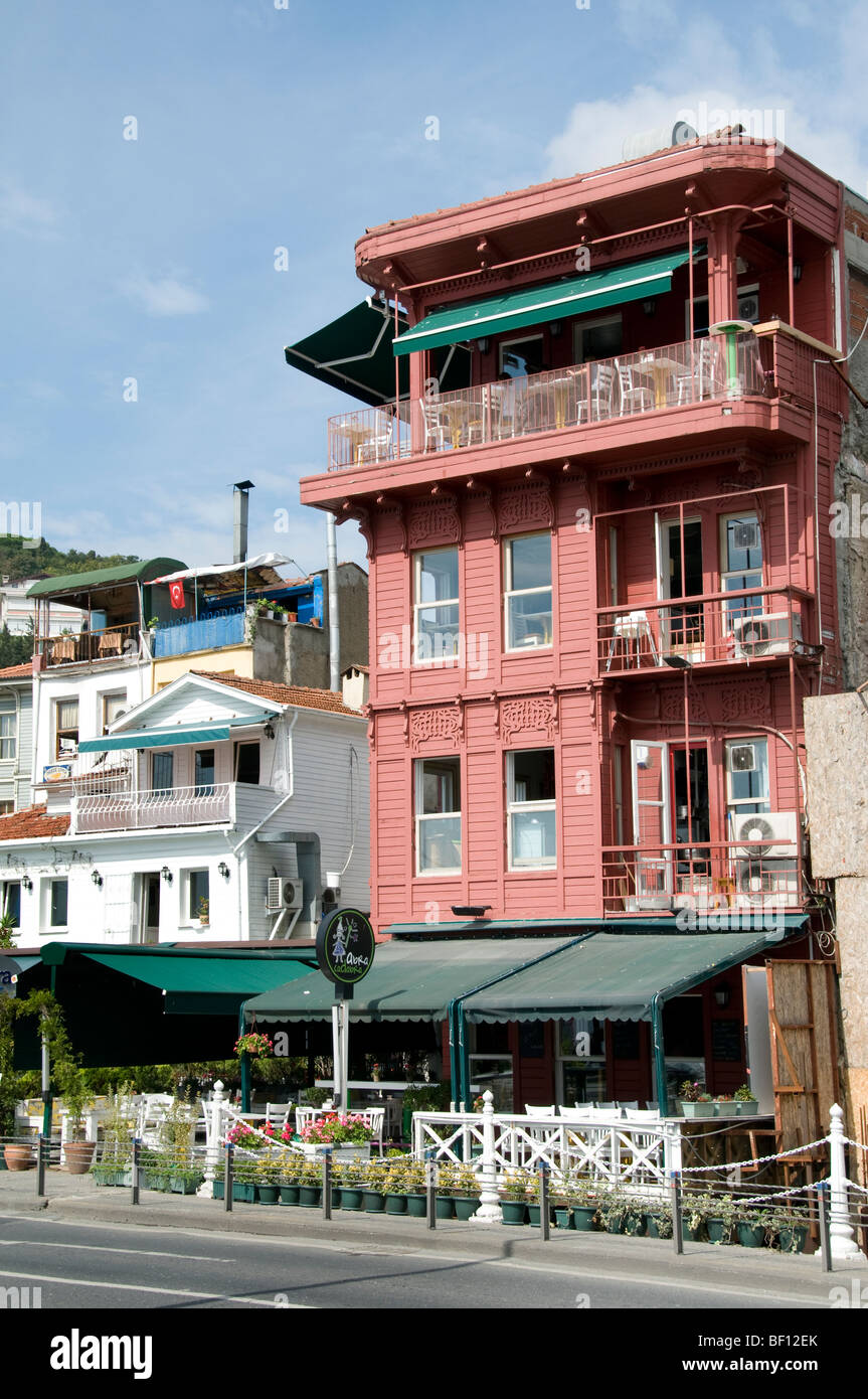bebek-istanbul-bebek-bosphorus-surrounded-fotos-und-bildmaterial-in