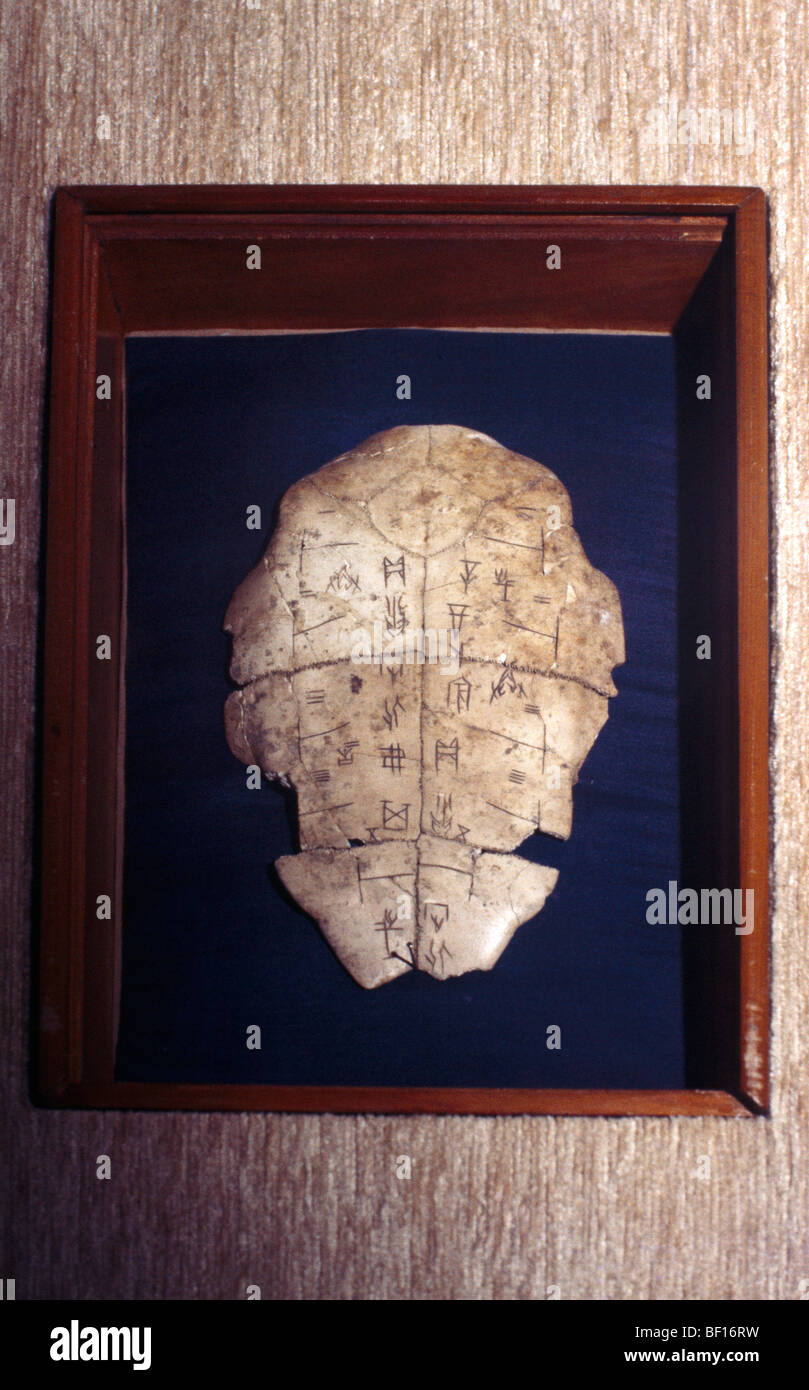 Taipei Taiwan eingeschrieben Schildkröte Plastron - Oracle Knochen - Nationalmuseum antike chinesische Schrift Symbole Knochen-Shell schreiben Stockfoto