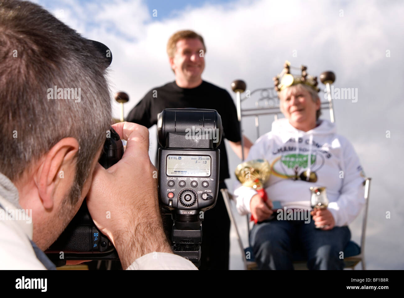 Sue Howes 45. Conker Weltmeisterschaften in der Nähe von Ashton Northamptonshire 11. Oktober 2009 gesponsert von Bartlett Baum Experten Stockfoto