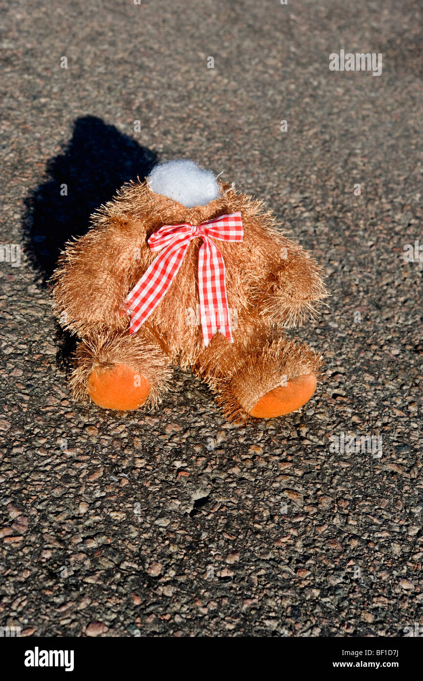 Teddybär ohne Kopf, Schweden. Stockfoto