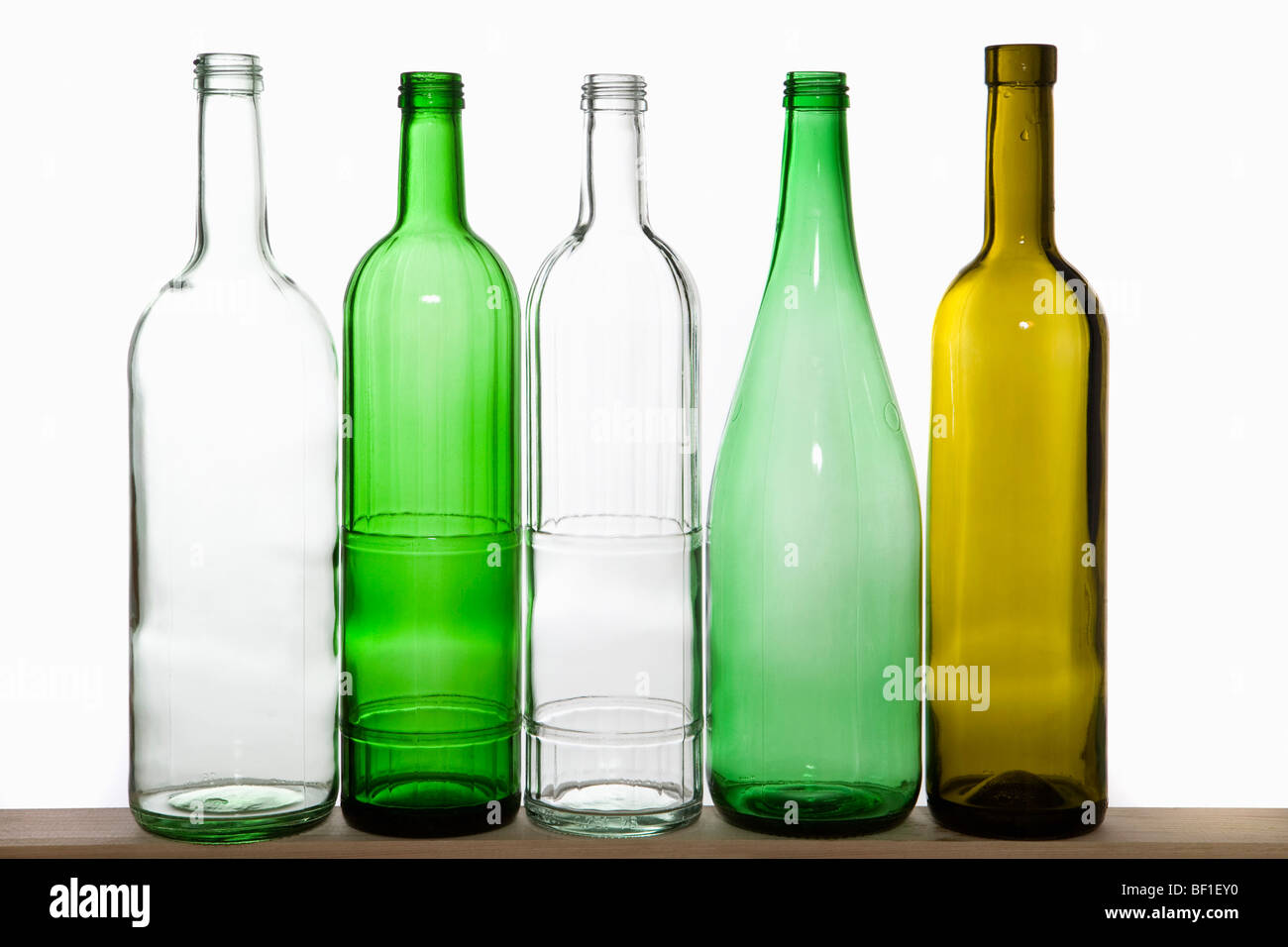 Eine Reihe von recyclebaren Glasflaschen Stockfoto