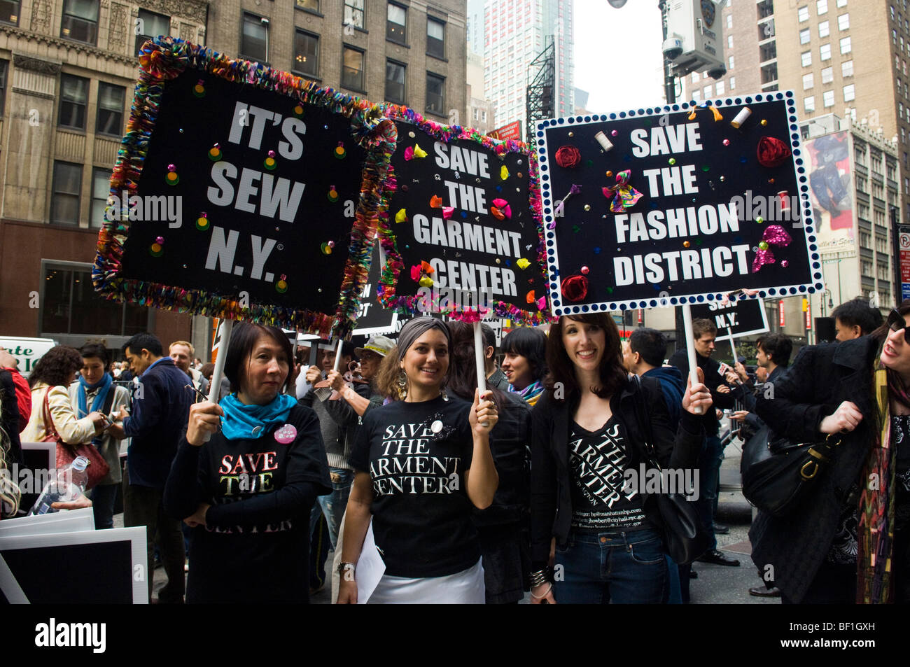 Arbeiter in der Bekleidungsindustrie und ihrer Unterstützer-Kundgebung gegen die Umzonung des Bereichs Stockfoto