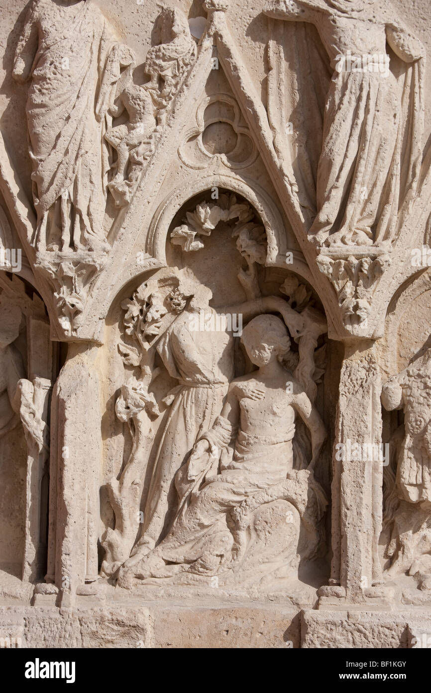 Frankreich, Auxerre, Cathedrale Saint-Etienne d'Auxerre Skulptur Arbeit der Kathedrale Stockfoto