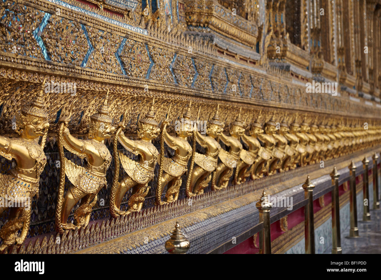 Wat Phra Kaeo (Tempel des Smaragd-Buddha) & Royal Grand Palace, Bangkok, Thailand. Stockfoto