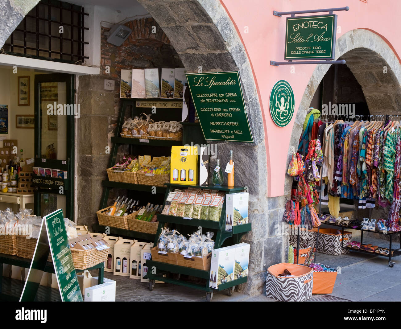 Geschäft mit lokalen produzieren, Vernazza, Cinque Terre, Ligurien, Italien Stockfoto