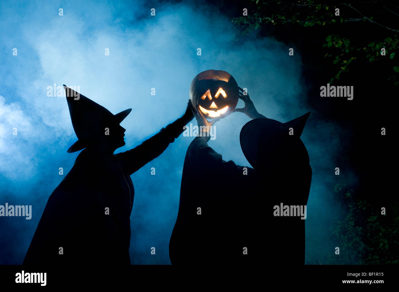 Halloween Hexen bereitet sich auf die heidnischen Neujahr und keltischen fest Samhain feiern Stockfoto