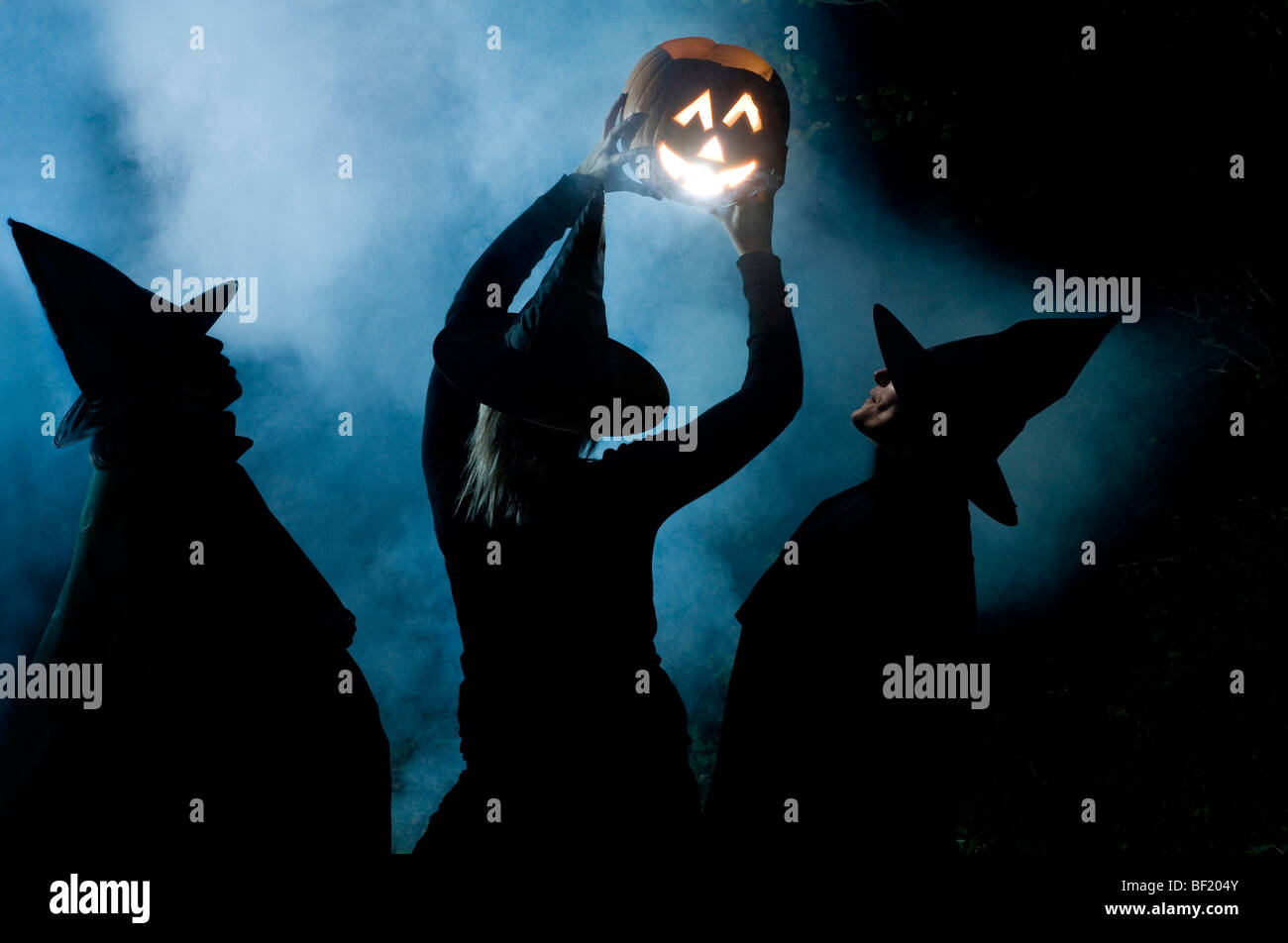 Halloween Hexen bereitet sich auf die heidnischen Neujahr und keltischen fest Samhain feiern Stockfoto