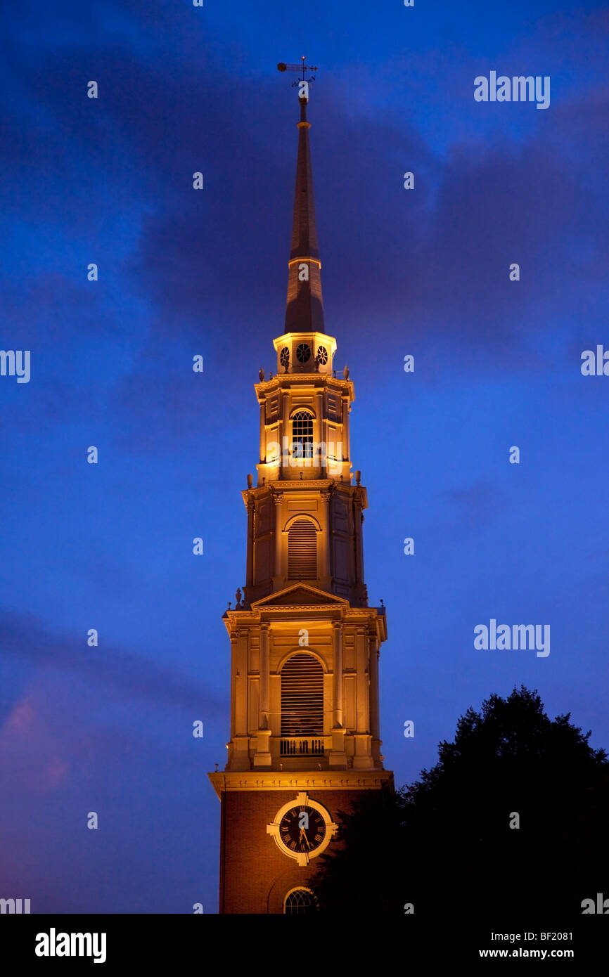 Historic Park Street Church Kirchturm in der Abenddämmerung, Boston Massachusetts, USA Stockfoto