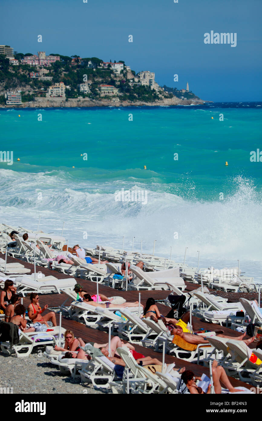 Privatstrand und gefährlichen Meer in Nizza Stockfoto Privatstrand und gefährlichen Meer in Nizza Stockfoto