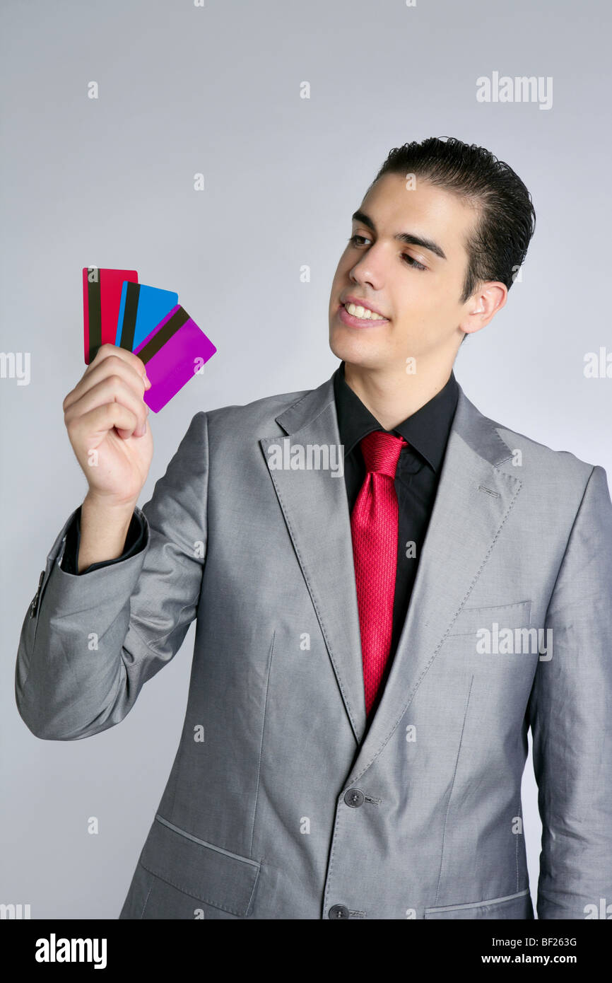 Junge Unternehmer mit drei Kreditkarten in der hand Stockfoto