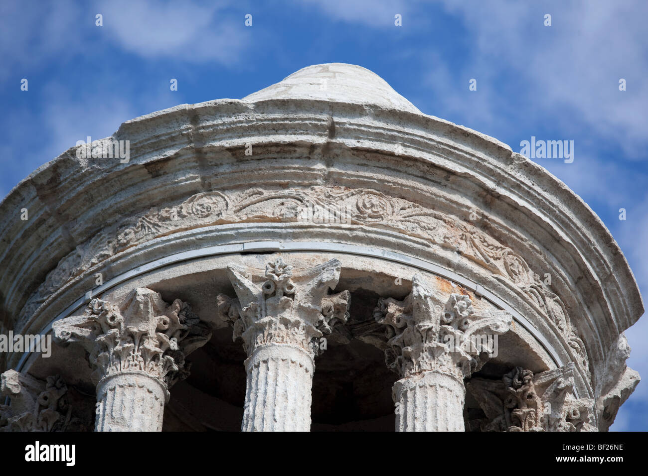 Frankreich, Glanum, Mausoleum, die Spitze des Denkmals erinnert an ein Rundtempel oder tholos Stockfoto