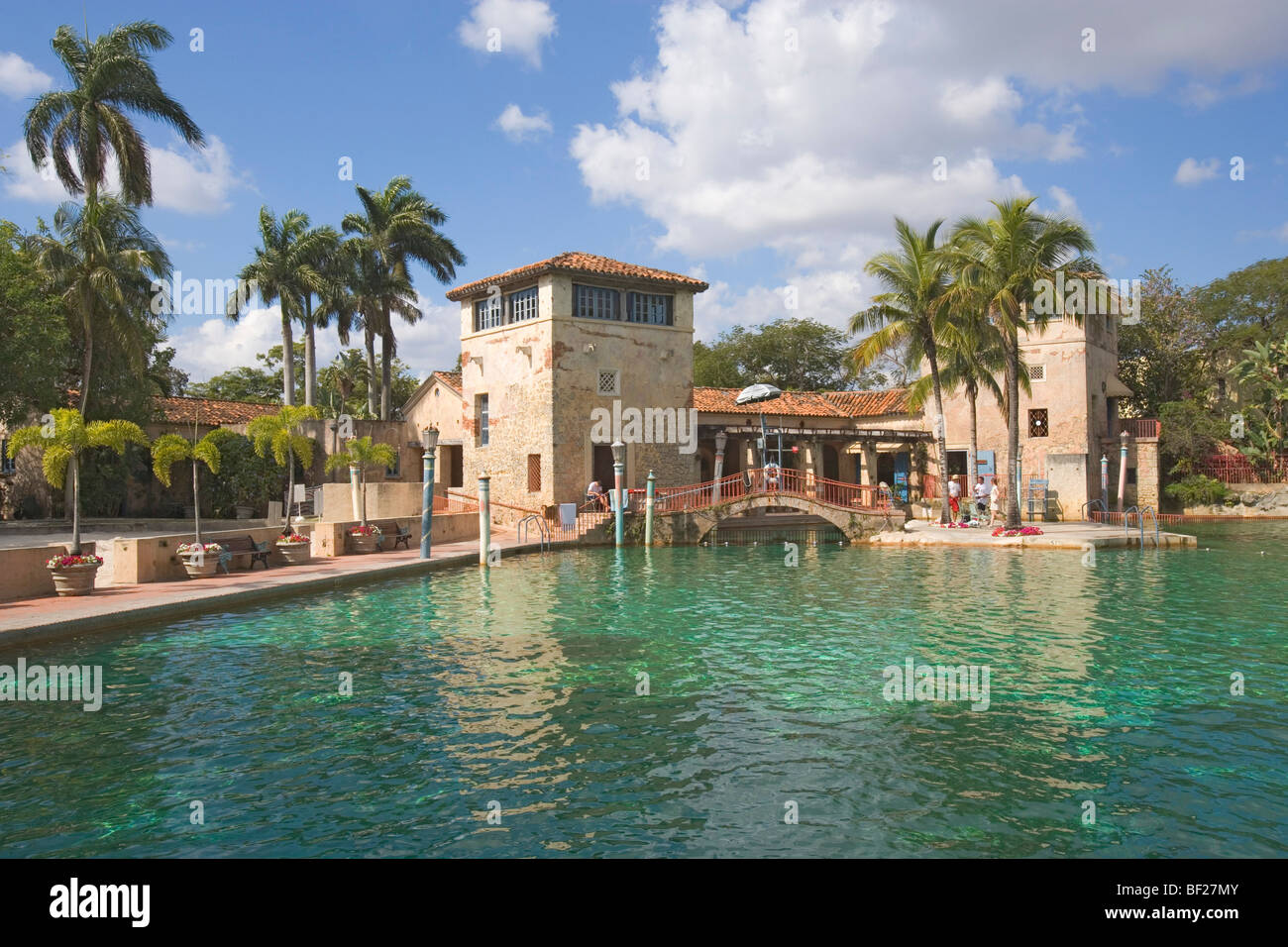 Sehen Sie auf einen verlassenen Pool in der Sonne, Venetian Pool, Miami, Florida, USA Stockfoto