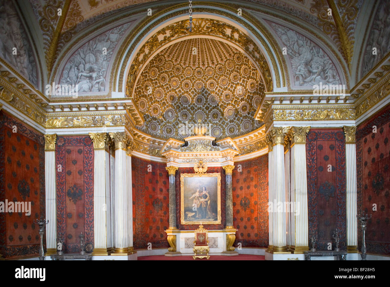 Peter der große Saal oder kleine Thronsaal in der Eremitage im Winterpalast, St. Petersburg, Russland Stockfoto