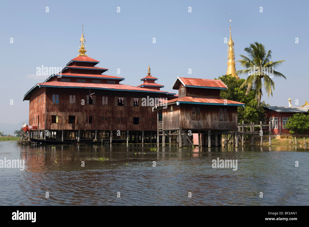 Holzhäuser auf Stelzen am Inle-See, Shan State in Myanmar Burma gebaut Stockfoto