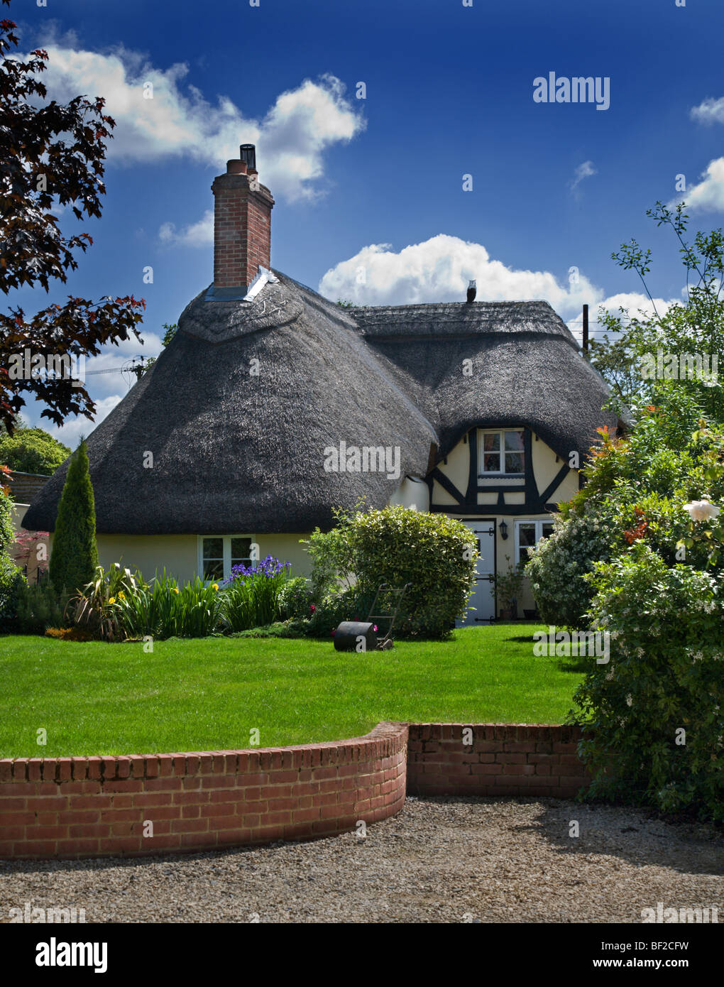 Reetdachhaus in Winterbourne, Wiltshire, England Stockfoto