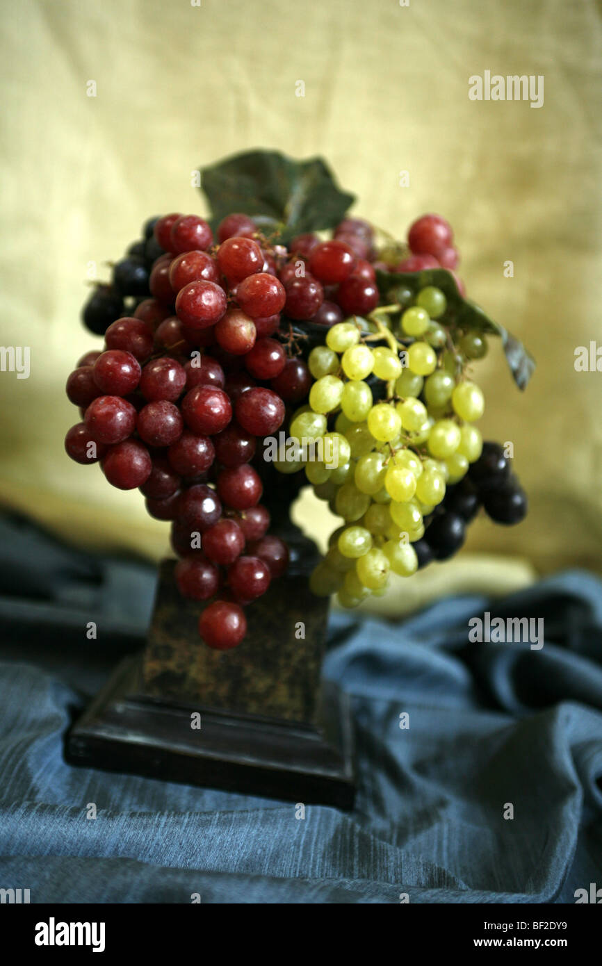 Stillleben mit Trauben, roten und grünen Trauben, Obst, Lebensmittel, Wein Stockfoto