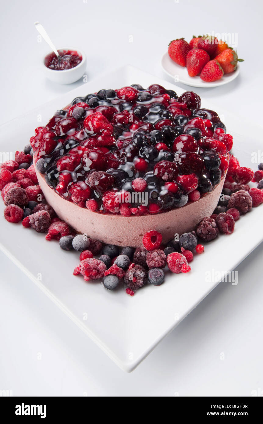 Vogelperspektive Blick auf eine gemischte Beeren-mousse Stockfoto