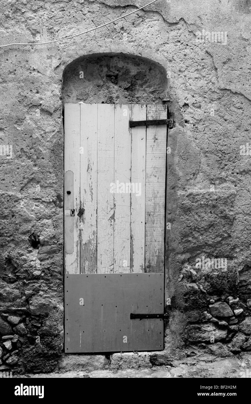 Gorbio, Französisch Alpes-Maritimes alte ländliche Tür Stockfoto