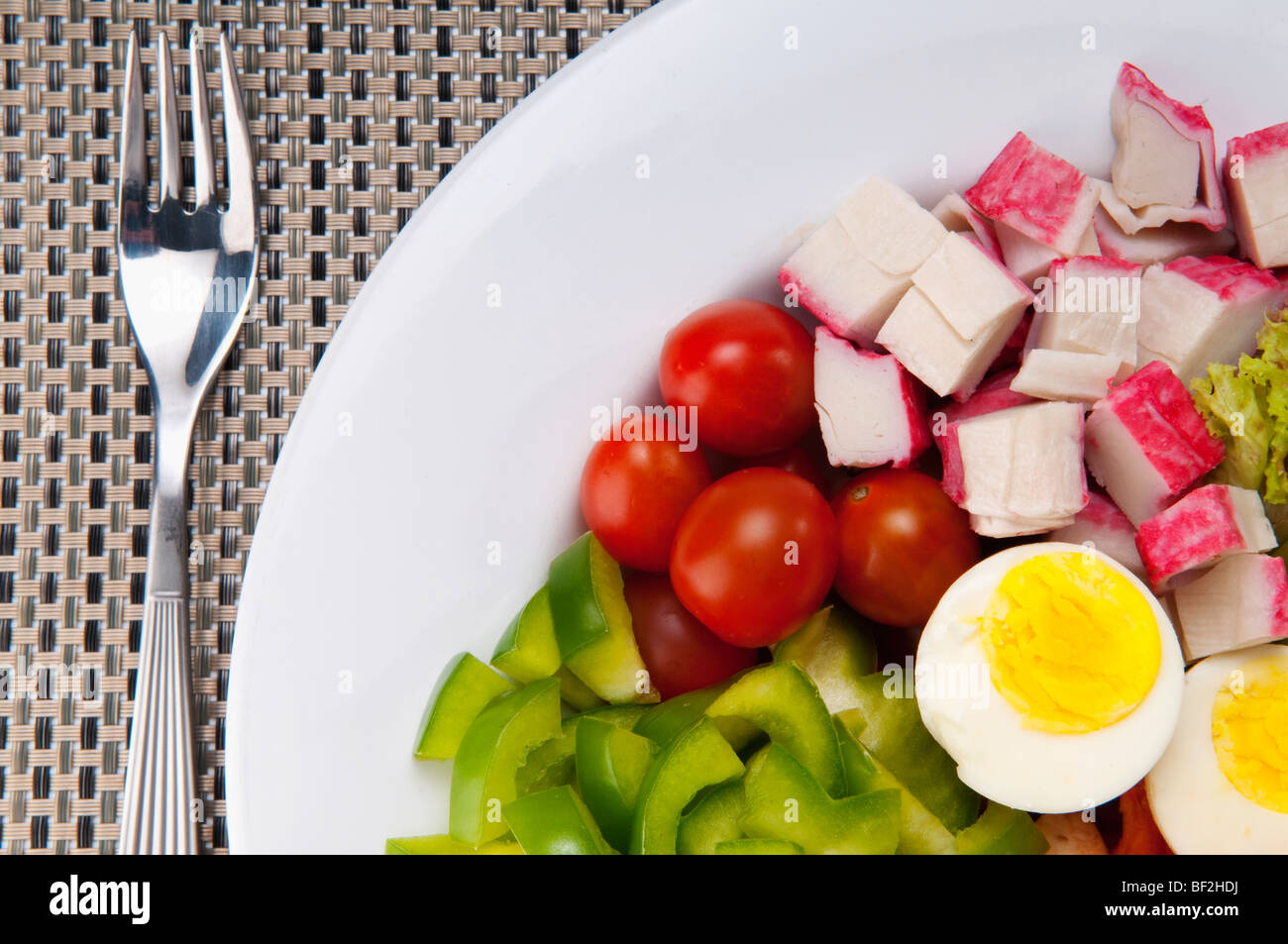 Nahaufnahme von gekochten Eiern und Cherry-Tomaten Stockfoto