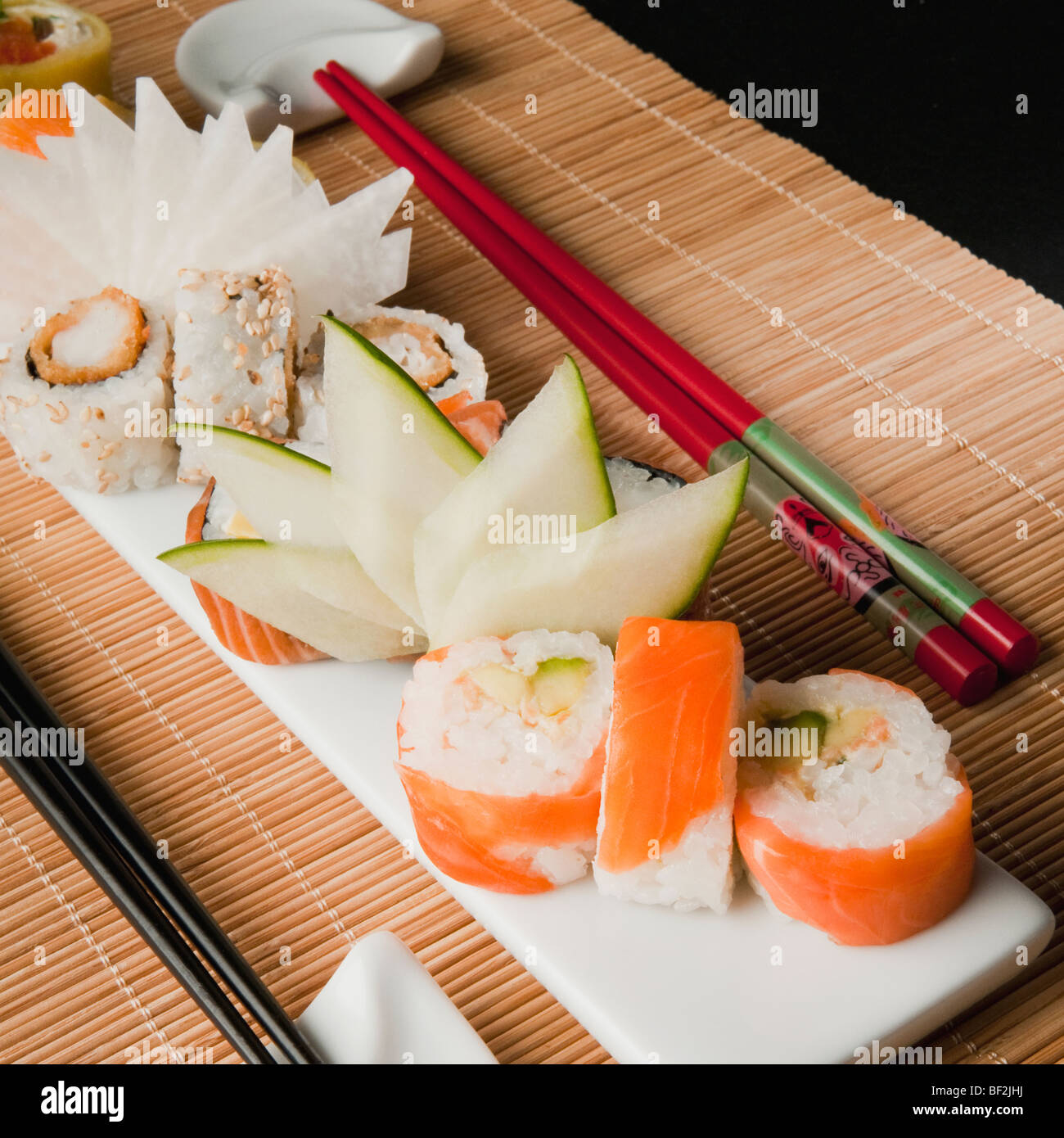 Nahaufnahme von einem Teller verschiedene Sushi Stockfoto