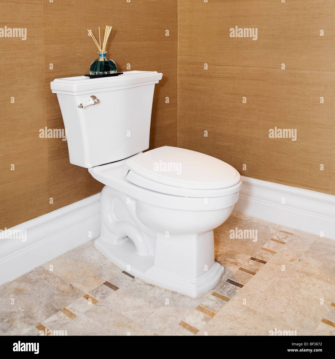Toilette im Badezimmer Stockfoto
