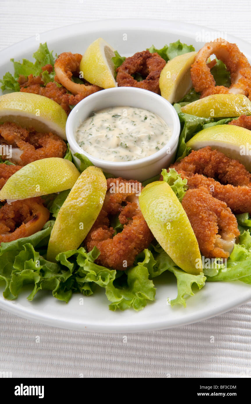 Nahaufnahme von Crumb frittierte Tintenfischringe Stockfoto