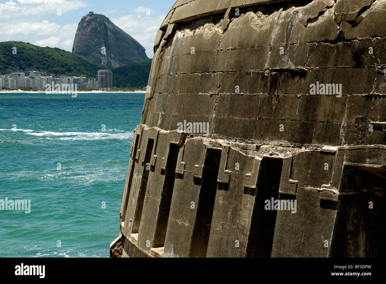 Sugarloaf Rock gesehen aus Copacabana Fort, Rio De Janeiro, Brasilien Stockfoto