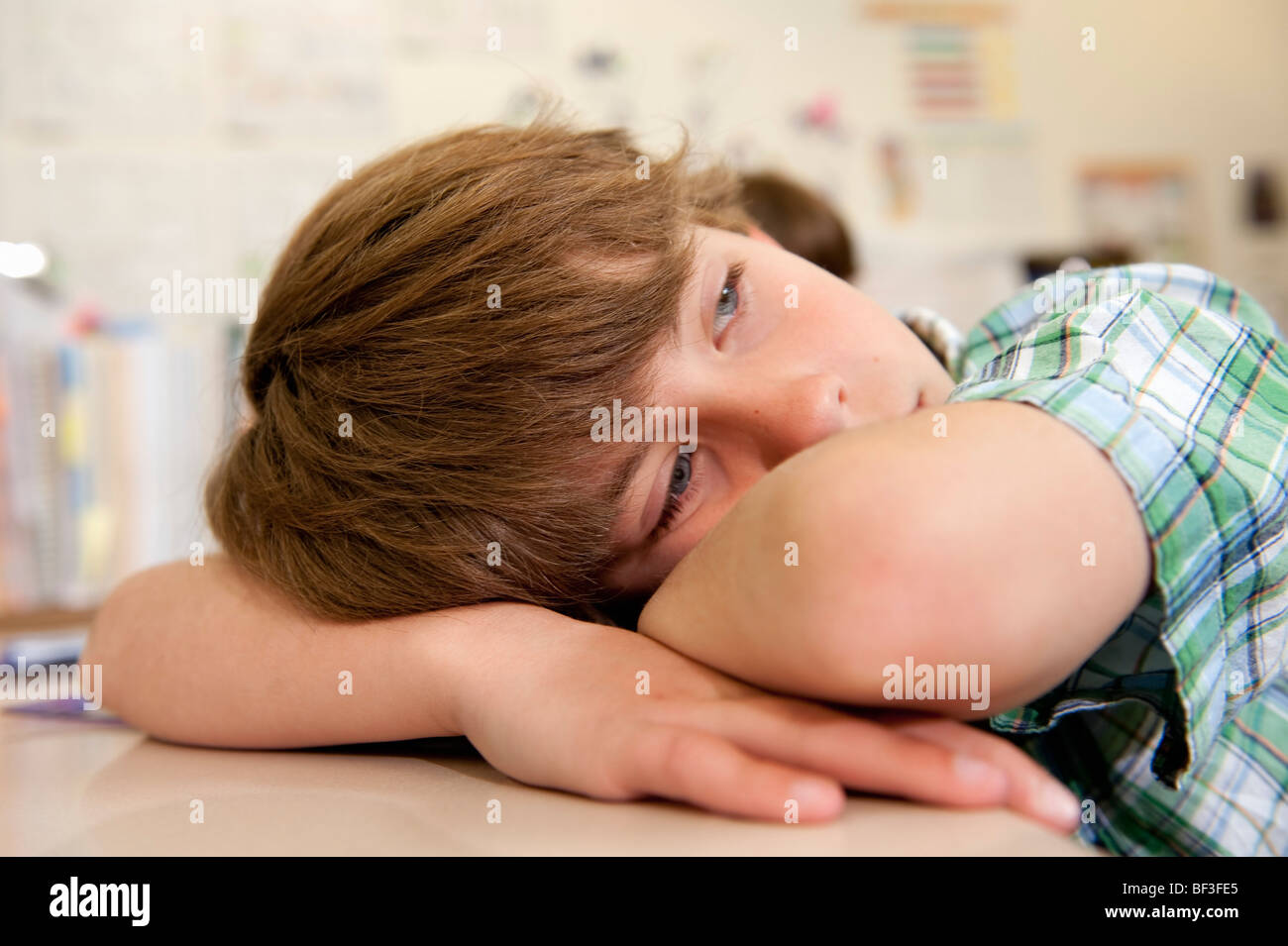 Ruhen der Schüler während des Unterrichts Stockfoto