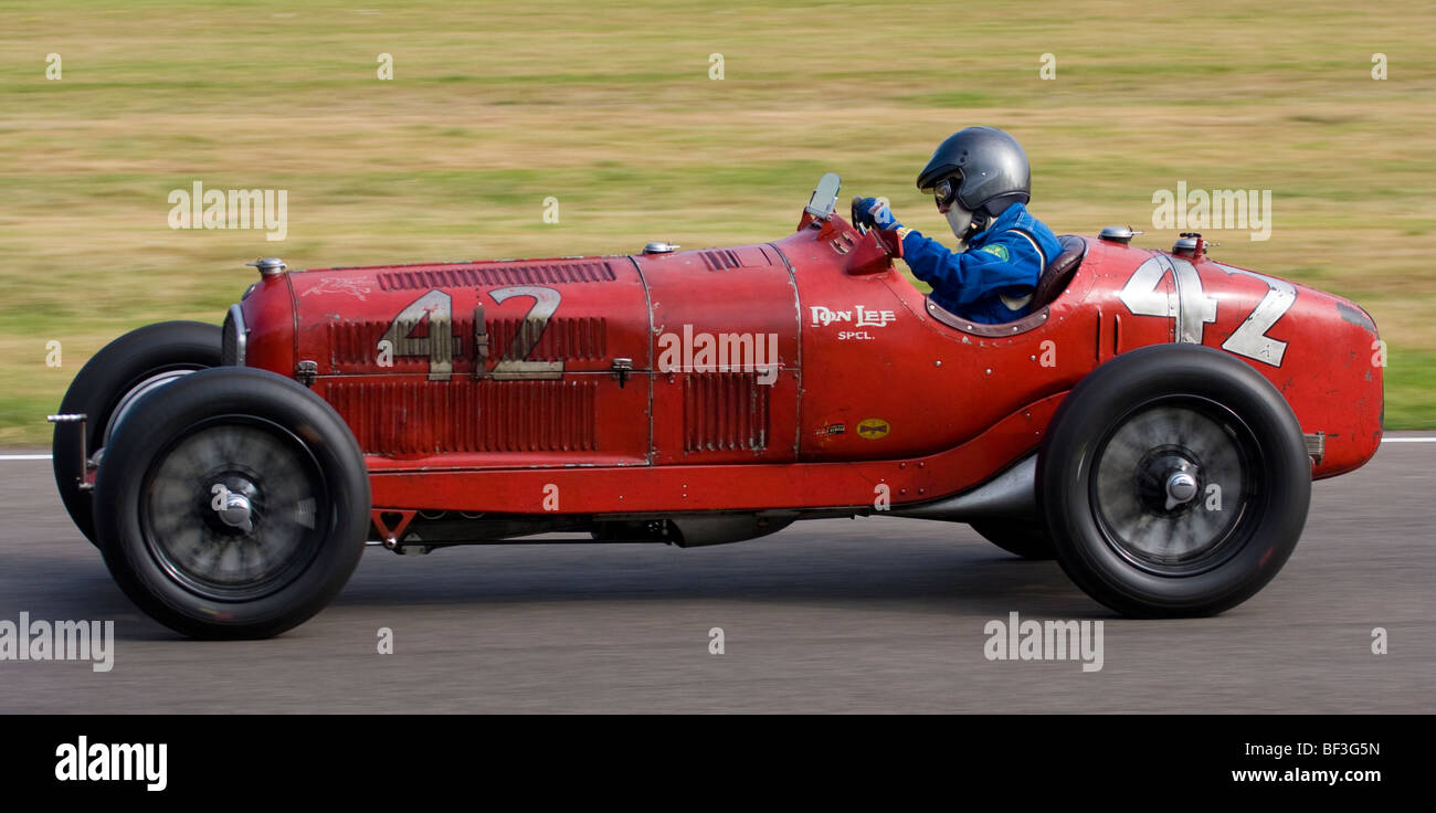 1934 Alfa Romeo Tipo B mit Fahrer Hugh Taylor im Goodwood Trophy-Rennen an der 2009 beim Goodwood Revival, Sussex, UK. Stockfoto