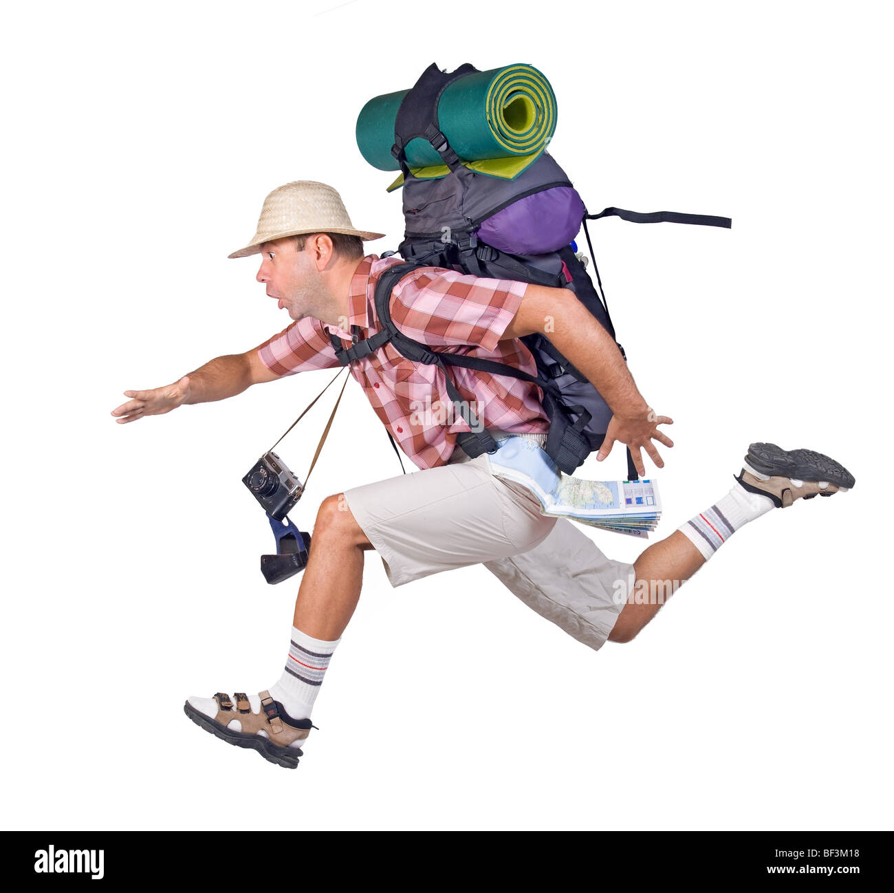 laufende Mann mit Rucksack isoliert auf weißem Hintergrund Stockfoto