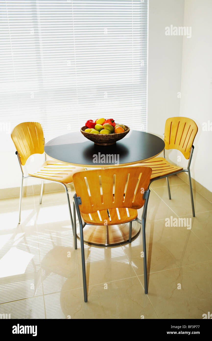 Obst und Gemüse auf einem Tisch Stockfoto