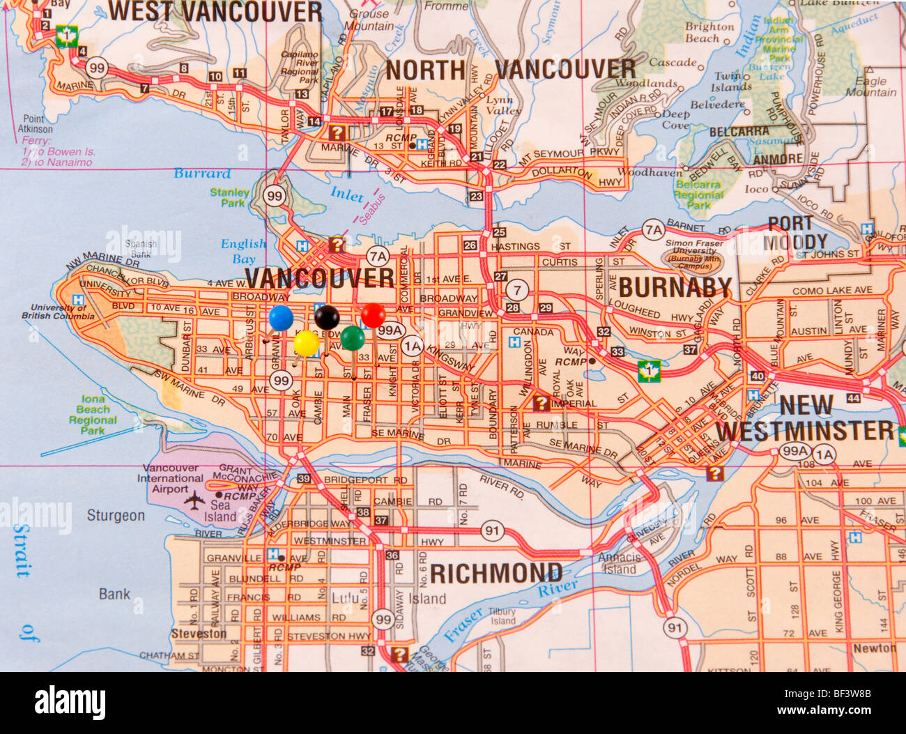 Eine Karte von Vancouver mit farbigen Stiften Darstellung Vancouver als Austragungsort der Olympischen Winterspiele 2010 Stockfoto
