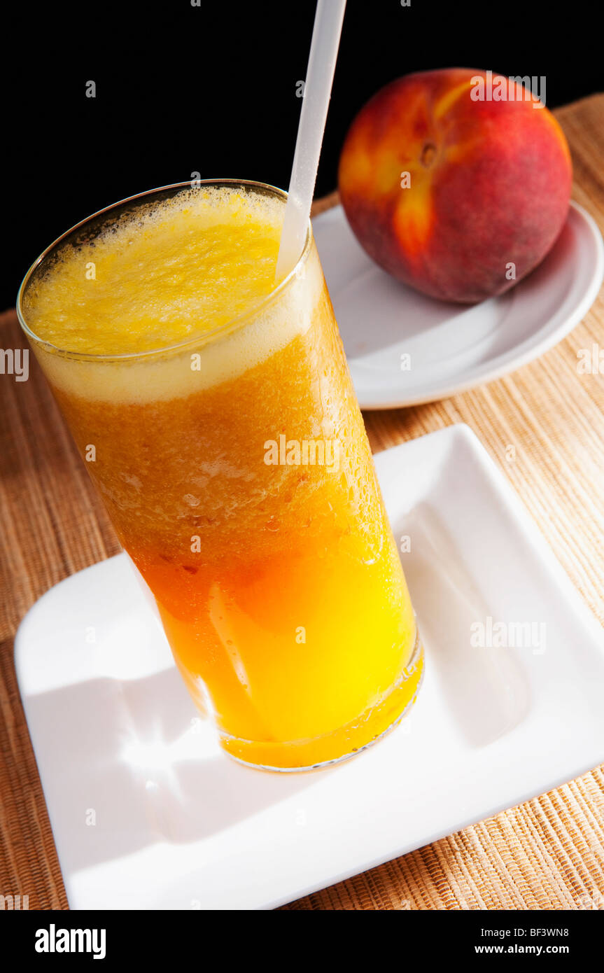 Vogelperspektive Blick auf ein Glas Pfirsich Schuster Stockfoto