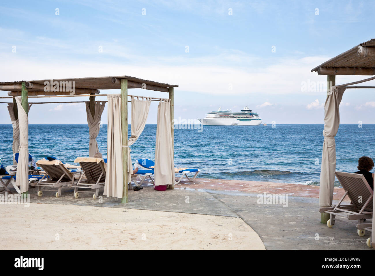 Coco Cay, Bahamas - Kreuzfahrt August 2008 - Schiff, die Sovereign of the Seas ab Coco Cay vor Anker Stockfoto