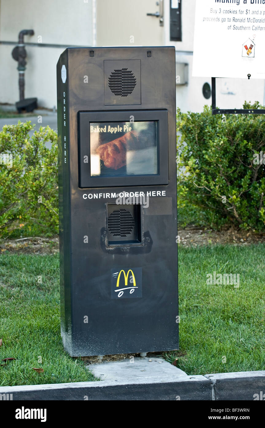 Fahren Sie durch elektronische Bestellsystem in einem Fastfood-Restaurant.  (McDonald's) Stockfoto