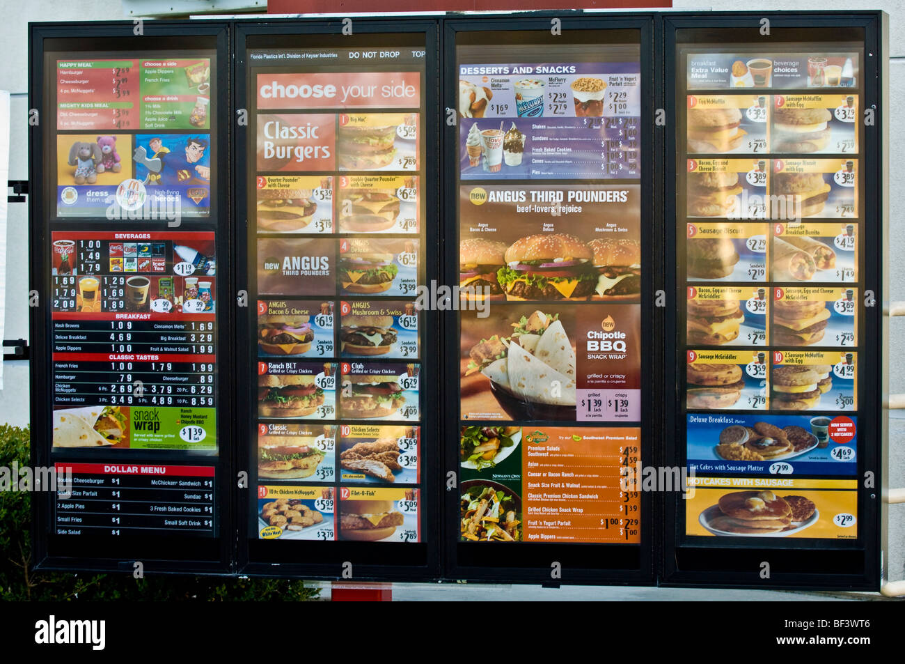 Fahren Sie durch Menü in einem Fastfood-Restaurant.  (McDonald's) Stockfoto