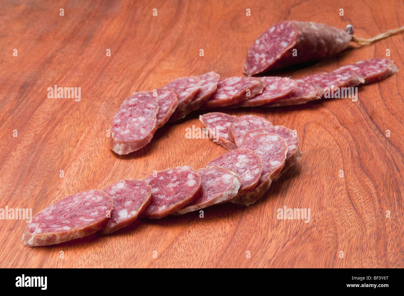 Nahaufnahme in Scheiben geschnittene Salami Stockfoto