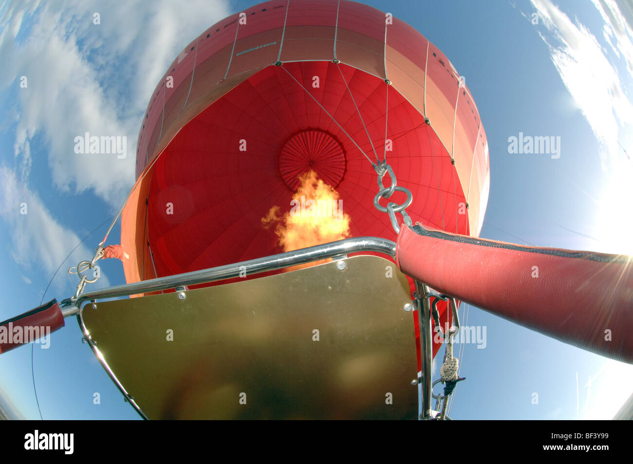 Heißluftballon für aufgeblasen wird abnehmen. Stockfoto