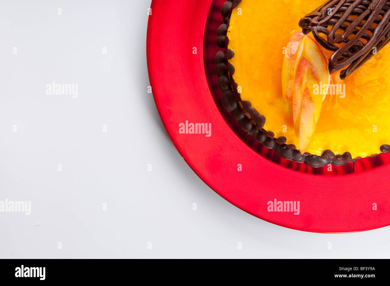 Schokolade garnieren auf ein Zitronenkuchen flan Stockfoto