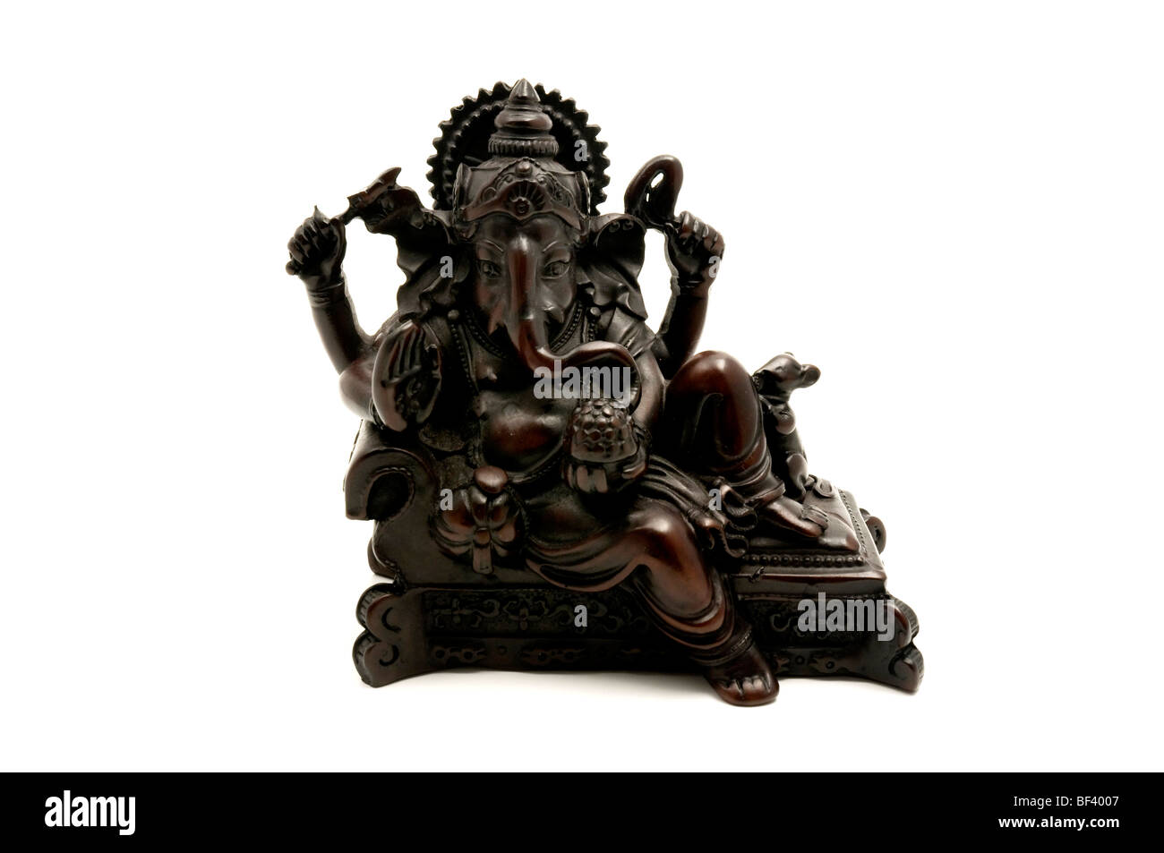 Statue von dem hinduistischen Gott Ganesha auf weißem Hintergrund Stockfoto