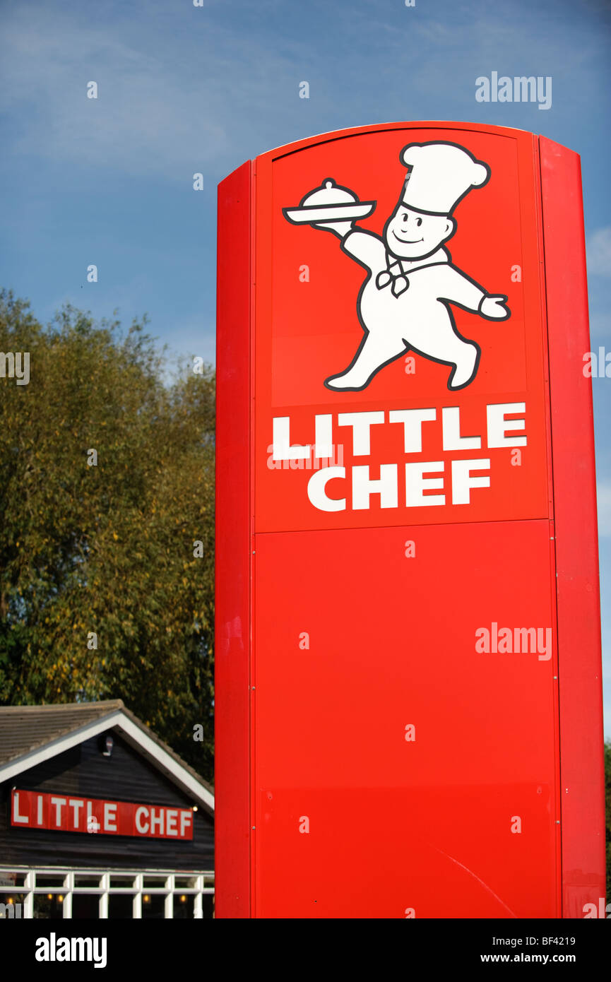 Kleiner Chef Straßencafé Newtown, Powys, Mid Wales UK - kultigen roten Schild Stockfoto